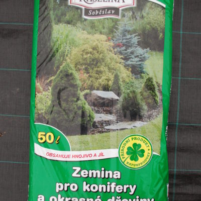 Zemina pro konifery a okrasné dřeviny